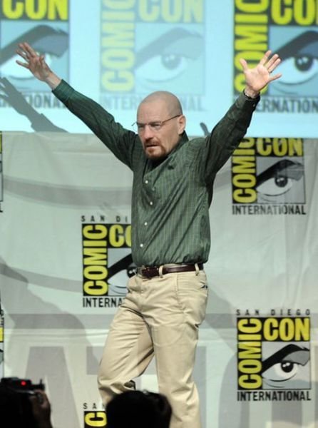Уолтер Уайт из сериала "Во все тяжкие" на Comic-Con Уолтер Уайт из сериала "Во все тяжкие" на Comic-Con