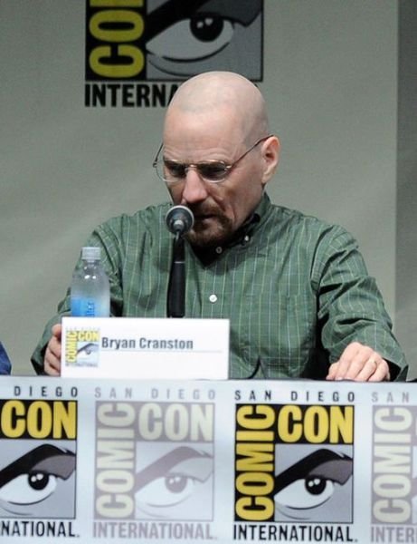 Уолтер Уайт из сериала "Во все тяжкие" на Comic-Con Уолтер Уайт из сериала "Во все тяжкие" на Comic-Con