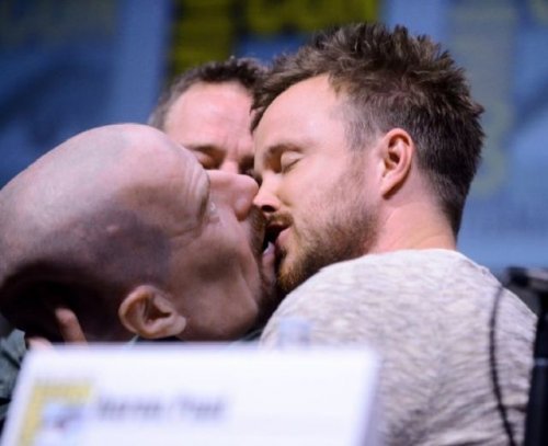 Уолтер Уайт из сериала "Во все тяжкие" на Comic-Con Уолтер Уайт из сериала "Во все тяжкие" на Comic-Con
